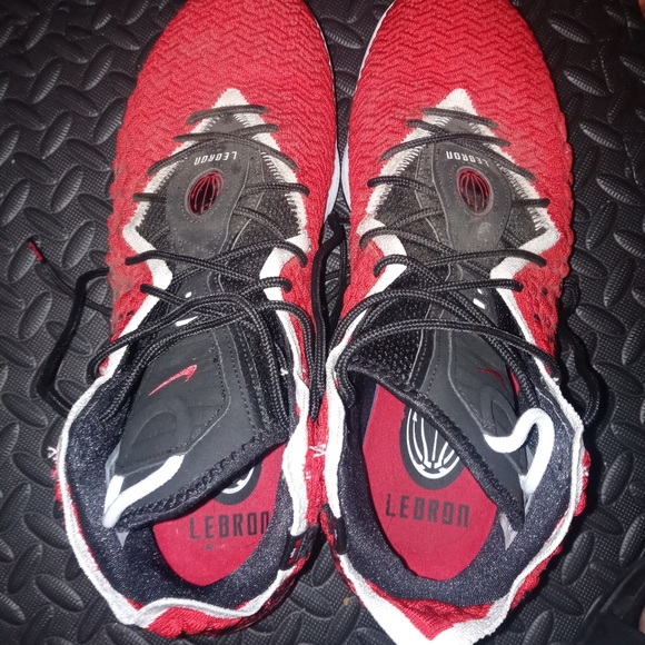 Lebron 17s red and black - Picture 3 of 3